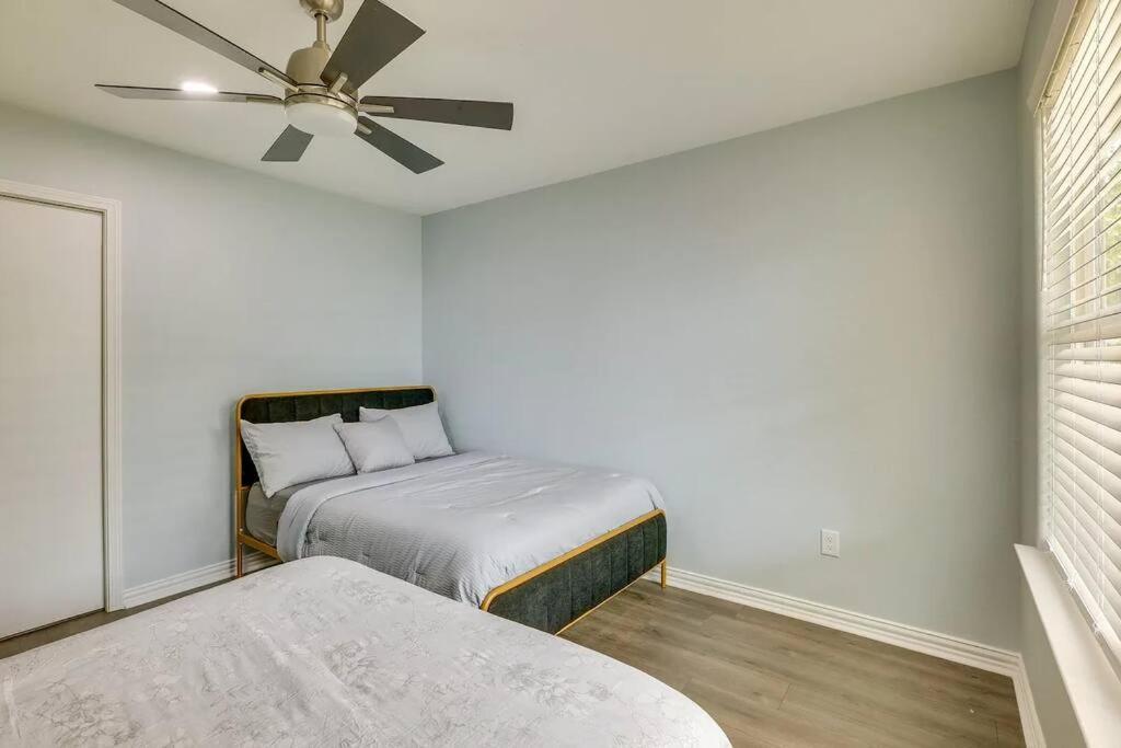 Vacation Home Lake Livingston! Onalaska Экстерьер фото