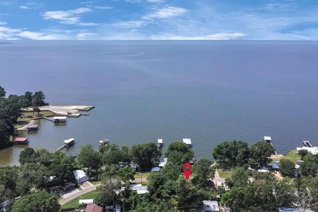 Vacation Home Lake Livingston! Onalaska Экстерьер фото
