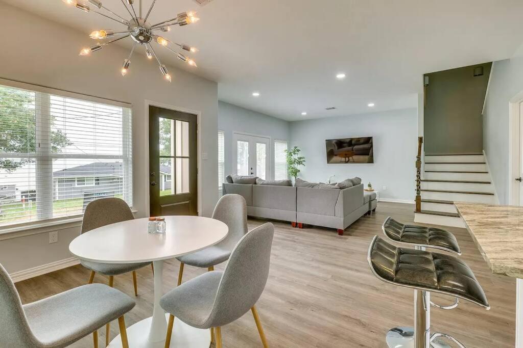 Vacation Home Lake Livingston! Onalaska Экстерьер фото