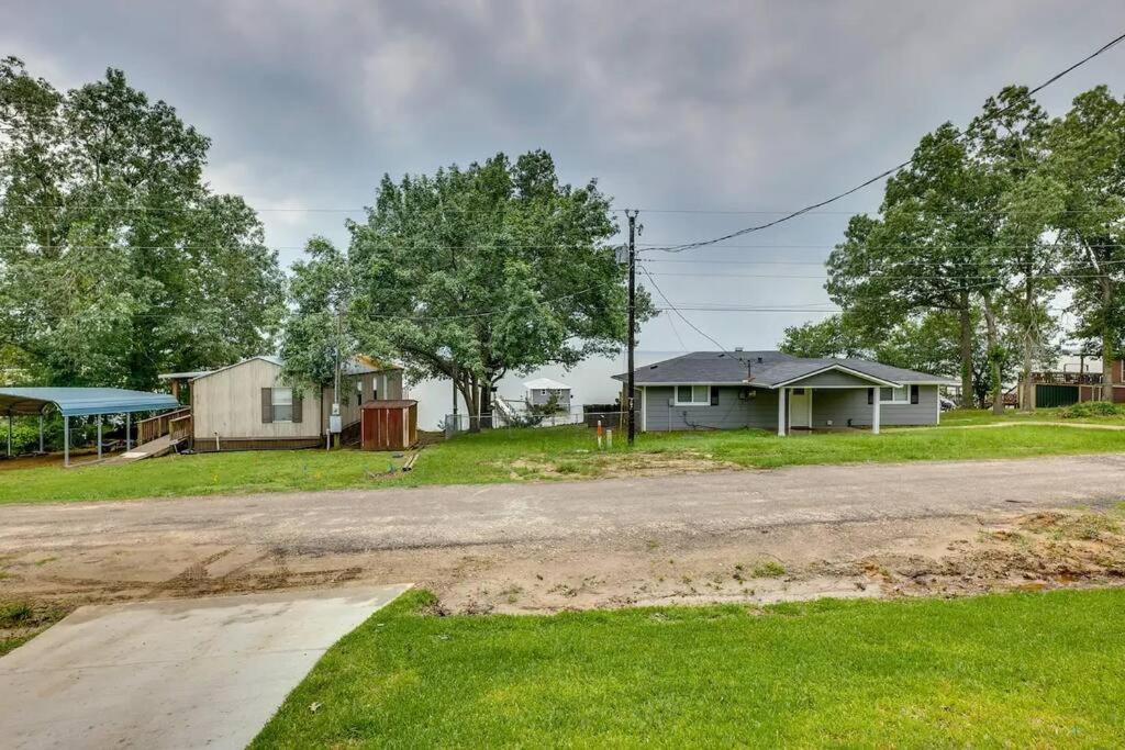 Vacation Home Lake Livingston! Onalaska Экстерьер фото