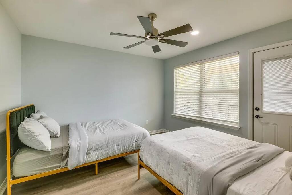 Vacation Home Lake Livingston! Onalaska Экстерьер фото