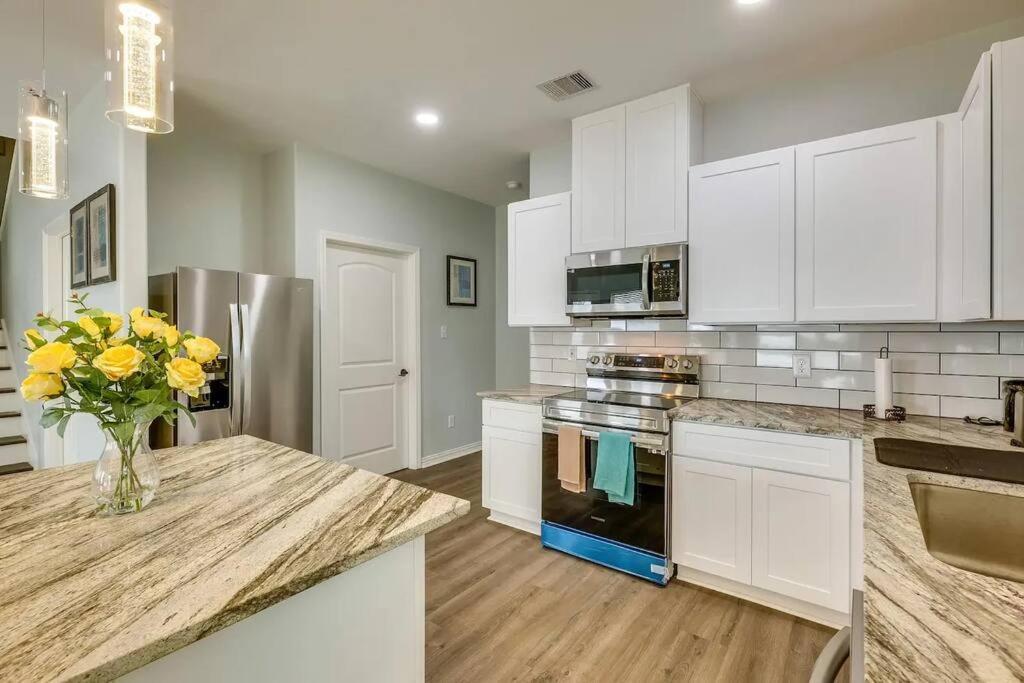 Vacation Home Lake Livingston! Onalaska Экстерьер фото